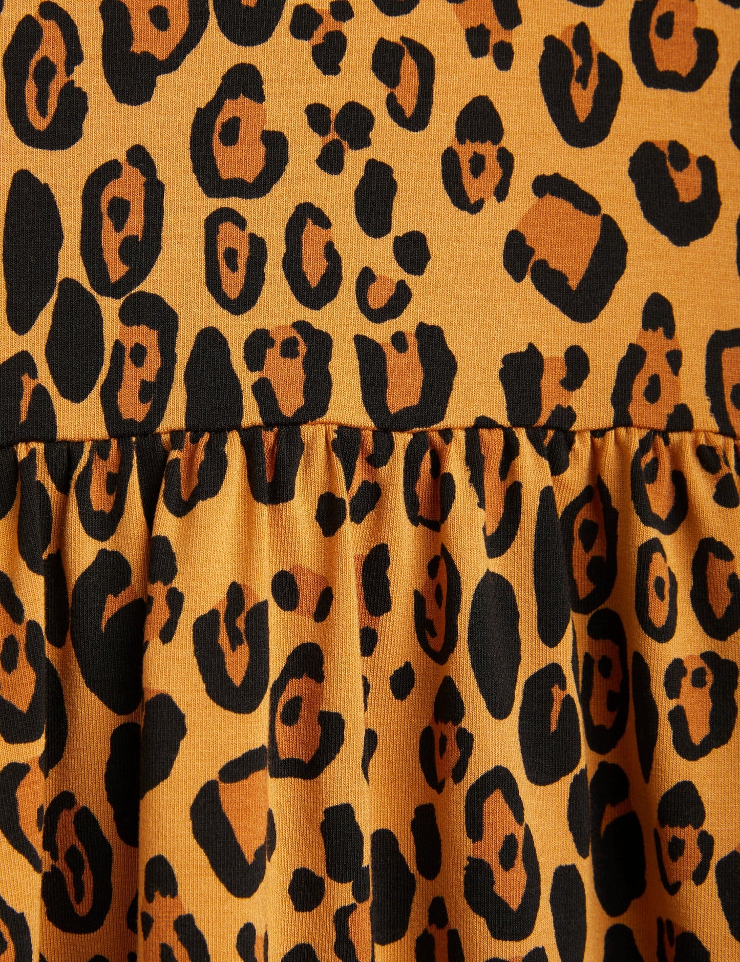 Basic leopard ss dress - Chapter 1